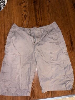 bp Light Gray Casual Khaki Cargo Shorts Men’s Medium